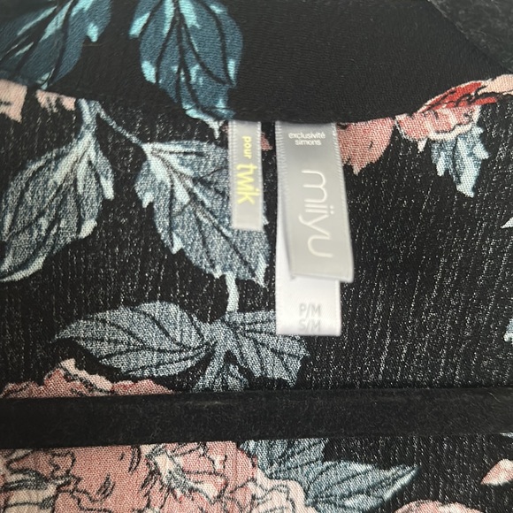 Miiyu floral coverup - Picture 3 of 3